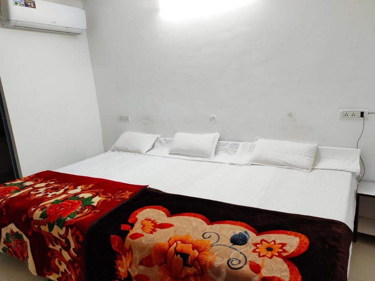 Hotel Parth Sitapur Muafi 외부 사진