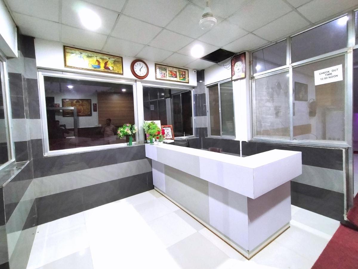 Hotel Parth Sitapur Muafi 외부 사진